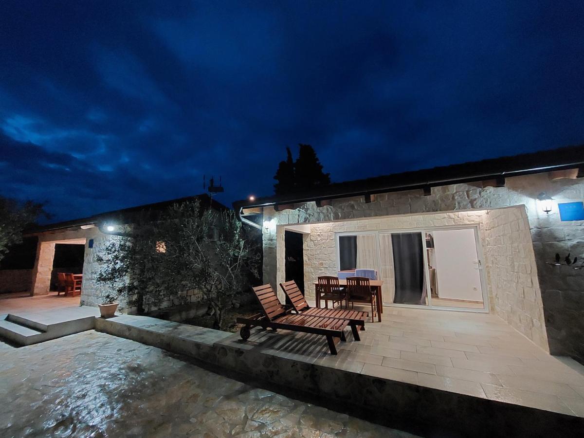 Apartmani Morovi Dvori Drage Exterior foto