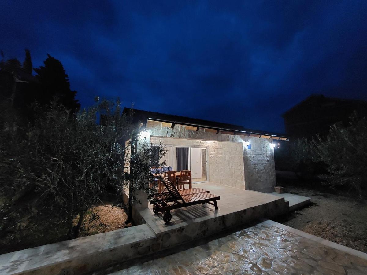 Apartmani Morovi Dvori Drage Exterior foto